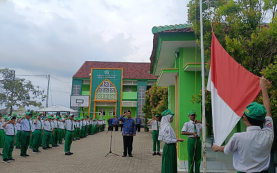 Khidmat dan Penuh Makna, MIN 2 Sumenep Gelar Upacara Peringatan Hari Pahlawan 2025